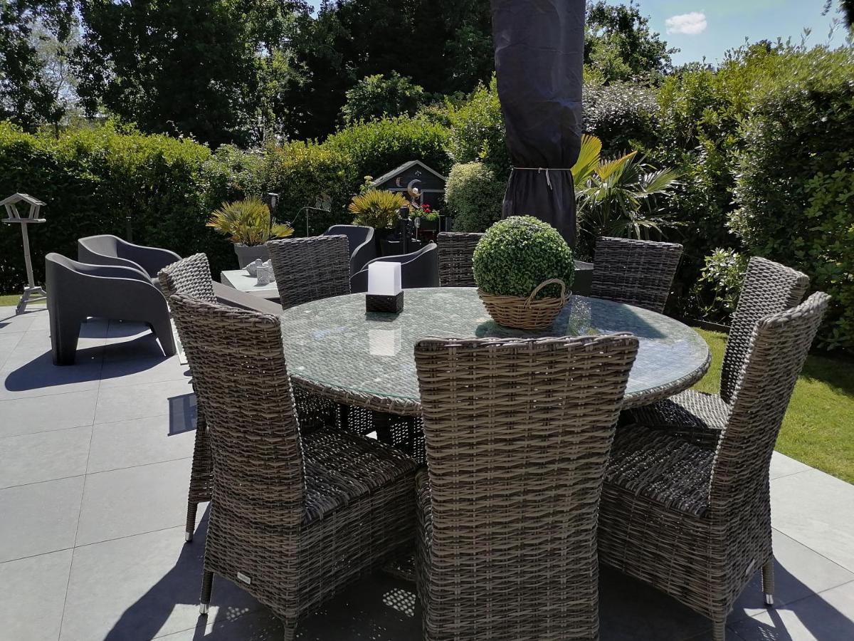 Bed and Breakfast Chez Helene Saint-Coulomb Exterior foto