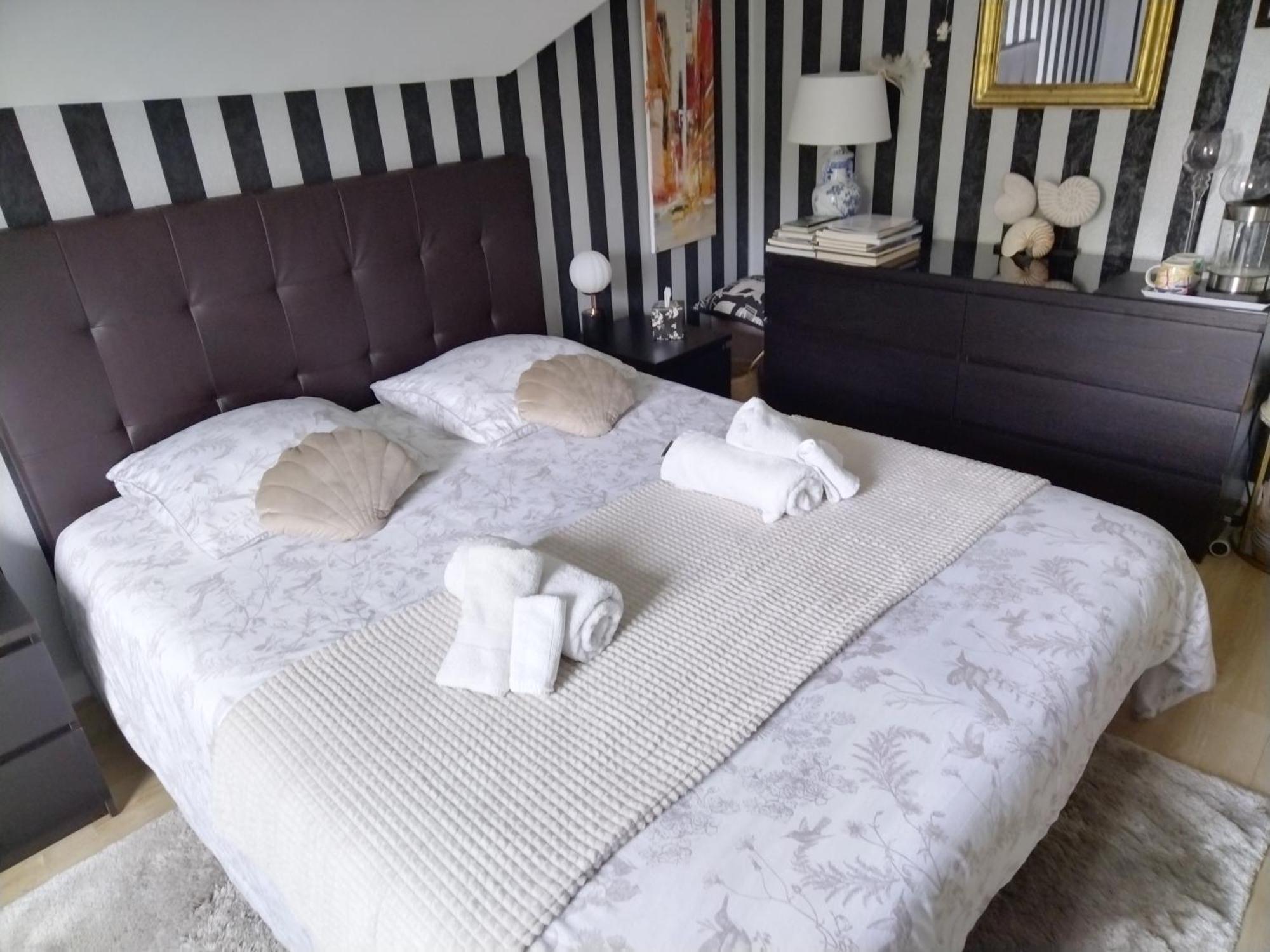 Bed and Breakfast Chez Helene Saint-Coulomb Exterior foto