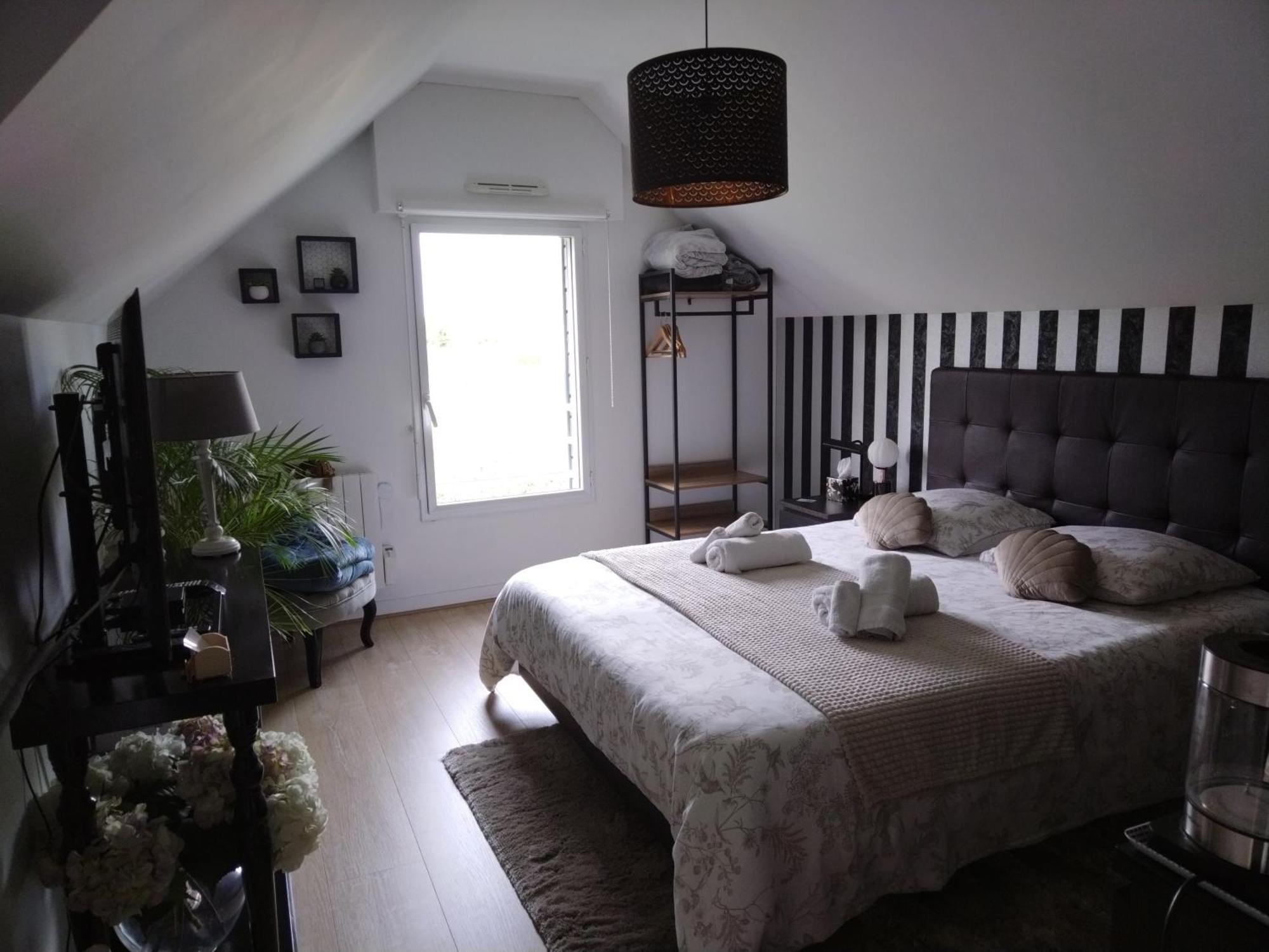 Bed and Breakfast Chez Helene Saint-Coulomb Exterior foto